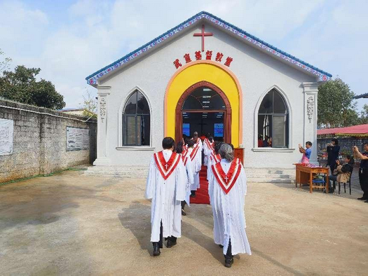 The choir was entering the West Ring Road Meeting Point in Wuxuan County, Laibin City, Guangxi Zhuang Autonomous Region, which was consecrated on February 12, 2023.
