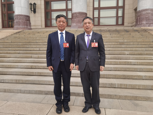 Rev. Xu Xiaohong (right), chairman of TSPM, and Rev. Wu Wei, president of CCC, were pictured in front of the Great Hall of the People during the first session of the 14th CPPCC National Committee which took place from March 5 to 13, 2023. 
