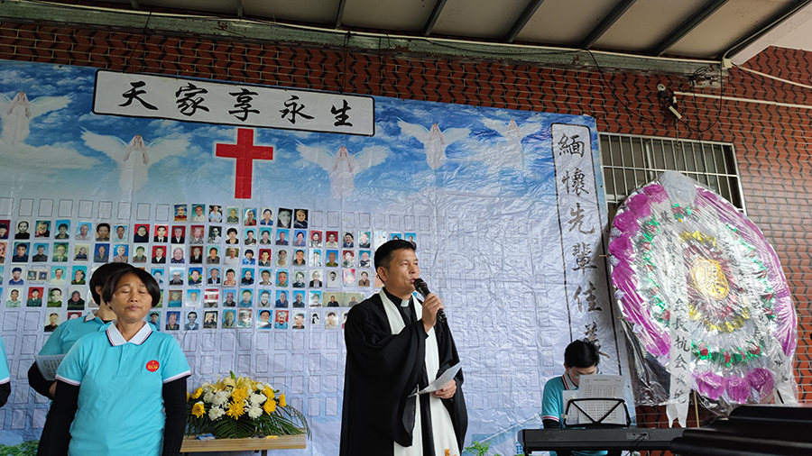 Rev. Lin Yunshan, president of Pinghe Christian Council in Zhangzhou City, Fujian Province, delivered a sermon during a collective memorial service for more than 150 Christians at Fushou Church in Xiaoxi Town, Pinghe County, on March 25, 2023.