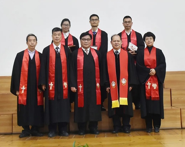 The pastorate and newly-ordained pastors took a group picture at Dongshan Church in Jieyang City, Guangdong Province, on March 26, 2023.  
