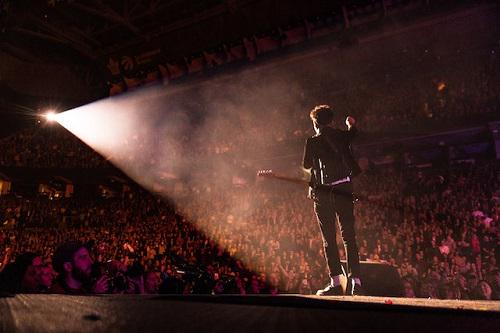 A picture of a person with a guitar on the stage