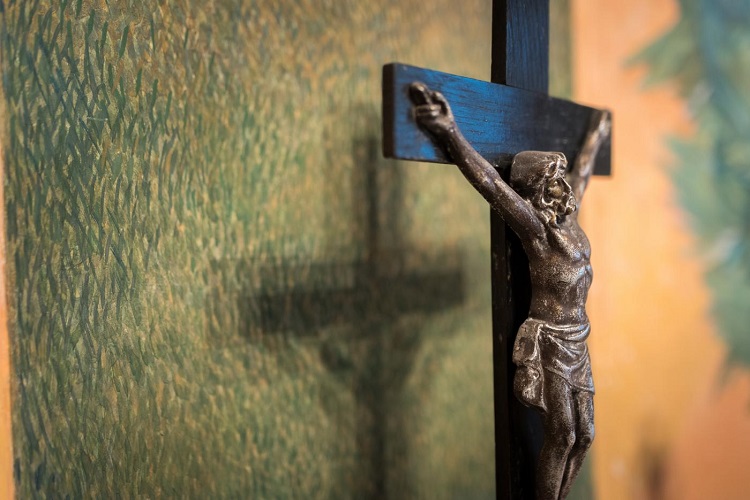 A picture of a sculpture of Jesus on the cross