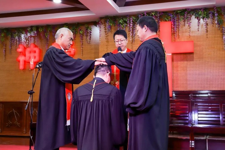 The pastorate from Shanxi CC&TSPM hosted the laying-on of hands ceremony to ordain an elder at Cheng District Church in Jincheng City, Shanxi Province, on April 2, 2023.