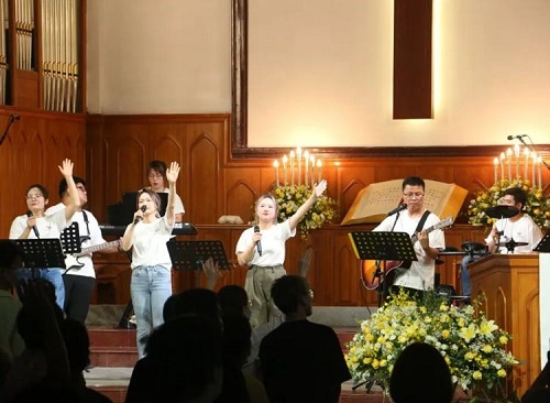 A praise meeting was held at the Church of Our Savior in Guangzhou, Guangdong, to  celebrate the 38th anniversary of the church's resumption on April 15, 2023.