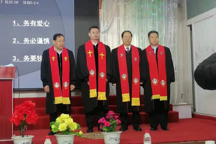 The newly ordained pastor and pastorate took a group picture in Shuozhou City, Shanxi Province, on April 23, 2023.