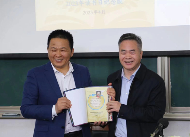 Rev. Shan Weixiang, vice president and general director of the China Christian Council and Rev. Xie Bingguo, president of East China Theological Seminary, co-launched the new book Trilingual Comparison of the New Testament in Chinese, Hebrew, and English in Shanghai on April 26, 2023. 