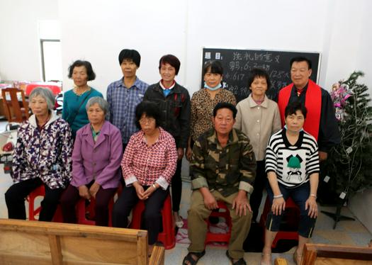 New believers took a group picture with Rev. Zhang Yezhong, president of the Guangxi Christian Council, at Xichang Town meeting point in Beihai, Guangxi, on April 30, 2023.