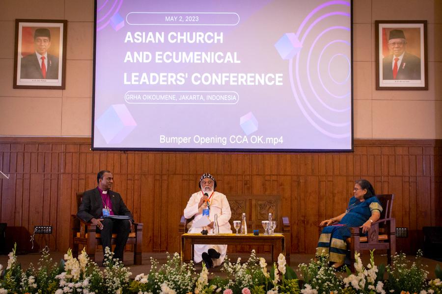 Panel session on ‘Integrity Leadership: Towards Mutual Accountability and Transparency’ during the Asian Church and Ecumenical Leaders’ conference, from left to right: Bishop Steven Lawrence (Malaysia), His Grace Dr Youhanon Mar Demetrios (India), and Rev. Dr Henriette Hutabarat Lebang (Indonesia).