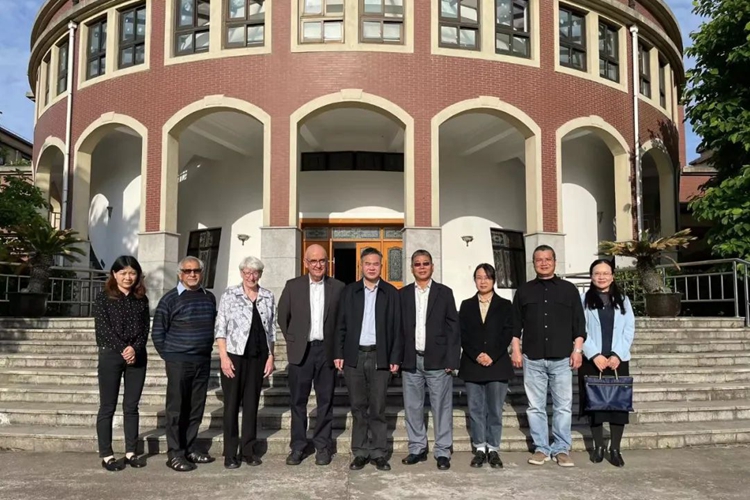 Members of the Board of Directors of the Southeast Asia Theological Education Foundation (FTESEA) and the president and teachers of East China Theological Seminary took a group picture at the seminary on May 8, 2023.  