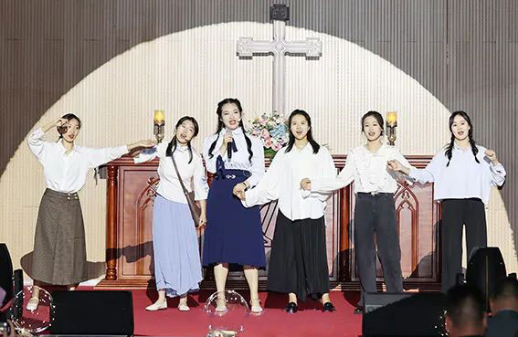 The drama club of Nanjing Union Theological Seminary in Jiangsu presented a musical