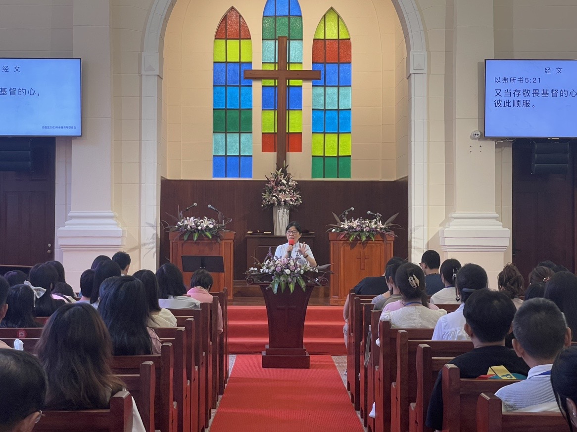 Pastor Chen Chan shared with believers on a singles event held by Christ Church Shamian on July 9, 2023.