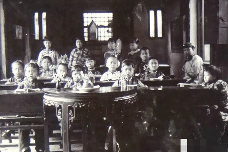  A historical picture of Xiaoxi Girls' School in Pinghe, Zhangzhou, Fujian 