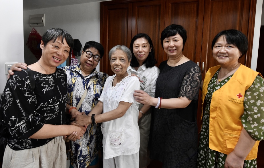 The Shanghai Agape Foundation, in collaboration with volunteers, conducted a series of comfort activities for cancer patients in Shanghai on July 17, 2023.