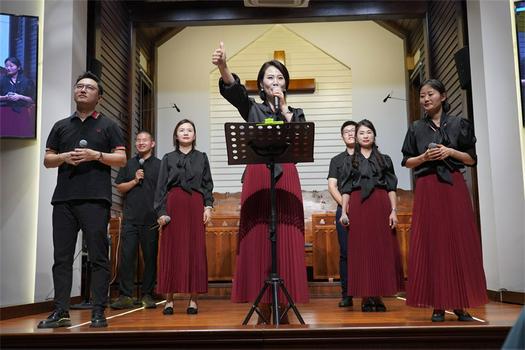 The praise team praised the Lord during a music evangelisitic meeting held at Sicheng Church in Hangzhou, Zhejiang, on July 30, 2023.