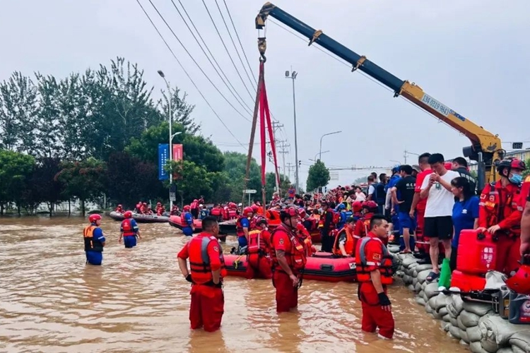 A flood rescue was under way in Zhuozhou, Baoding, Hebei, in early August, 2023.