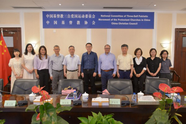  Members of United Bible Societies China Partnership and CCC&TSPM took a group picture after a serminar at the station of CCC&TSPM on July 31, 2023.