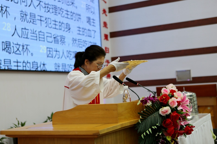 Elder Chen Yu of Changtu Church in Tieling City, Liaoning Province, consecrated the bread after a baptism service on August 6th, 2023.