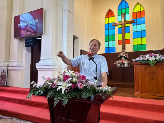 Rev. Lei Yuming, executive vice president of the Guangdong CC, lectured on the couple gathering hosted by Shamian Church in Guangzhou, Guangdong, on August 6th,2023.
