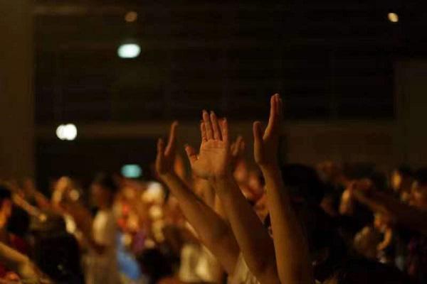 People worshiped God during a worship revival summit themed "Revival" held by Stream of Praise (SOP) Music Ministries at the Hong Kong Convention and Exhibition Center on August 6th, 2023.