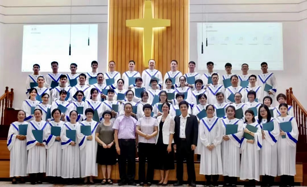  The True Light Choir took a group photo after performing the oratorio "Incomparable Love" during a praise meeting at Truth Church in Jieyang City, Guangdong Province, on August 20, 2023. 