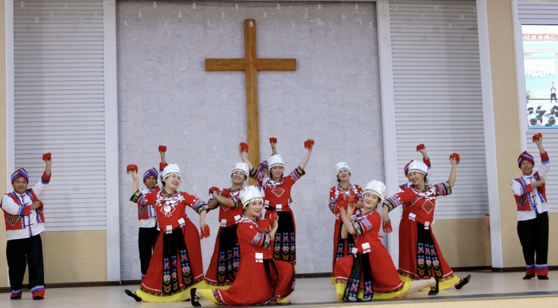 A group of young believers danced during the "15th Peaceful Choir’s Dance Party (the youth group) of the Sinicization of Christianity" in New Life Church of Dashiqiao City, Liaoning Province, on August 26th, 2023.