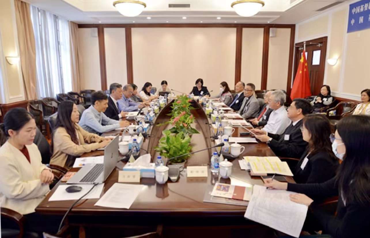 Rev. Wu Wei, president of the Chinese Christian Council (CCC), welcomed the delegation from the Council for World Mission (CMW)/Nethersole Fund at the station of CCC&TSP in Shanghai on October 6, 2023.