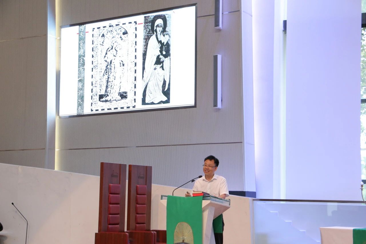 Professor Dai Guoqing, associate professor at the School of History and Culture, South China Normal University, delivered speeches during the lecture themed "The Evolution of the Image of the Virgin Mary in China From the Tang Dynasty to the Ming-Qing Period" at Tianhe Church in Guangzhou, Guangdong, on October 17, 2023.