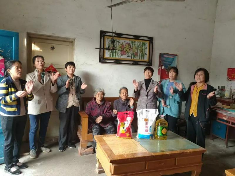 A grassroot church paid a visit to the local elderly to celebrate the Double Ninth Festival in Cao County, Heze City, Shandong Province, on October 22, 2023.