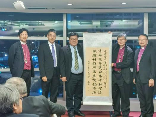 Rev. Fan Hong'en (3rd from right) congratulated the Hong Kong Sheng Kung Hui on its 180th anniversary and delivered a calligraphy scroll as a gift in Hong Kong from October 22 to 24, 2023.