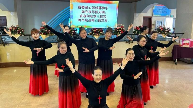 A picture of the dance team performing “Wait for the Lord” was taken at Trinity International Church in Kunming City, Yunnan Province during the Double Ninth Festival which falss on October 23, 2023