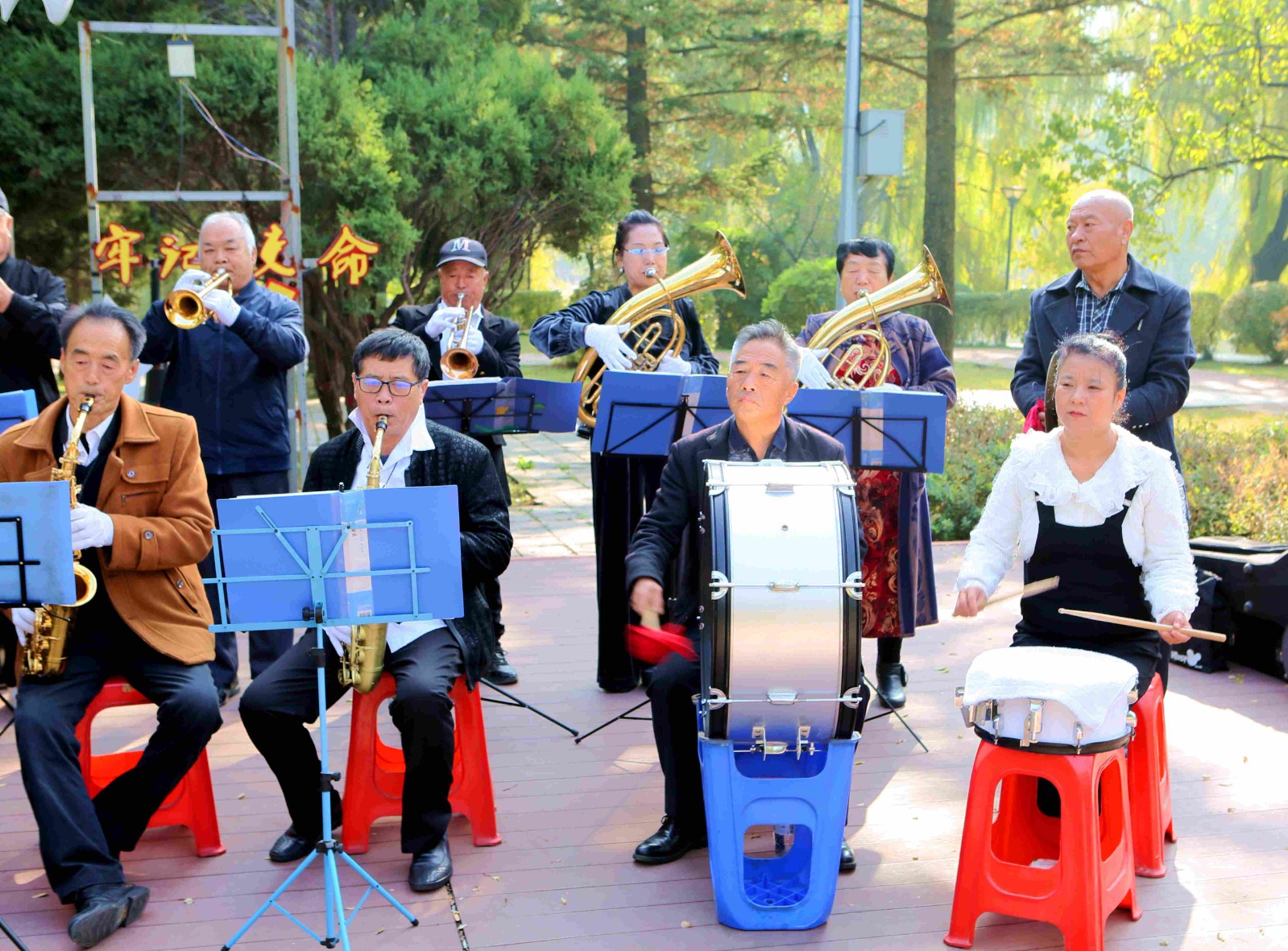 The Choir of Datun Church performed an instrument ensemble to celebrate the Double Ninth Festival at Eryijiu Park in Anshan City, Liaoning Province, on October 23, 2023.