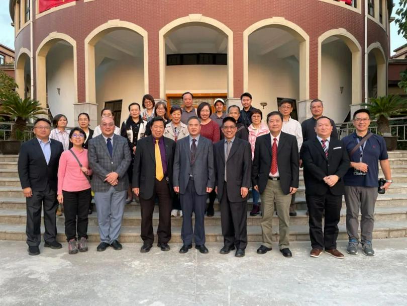 A delegation from the New York Theological Education Center embarked on a visit to the East China Theological Seminary in Shanghai on October 30, 2023. 