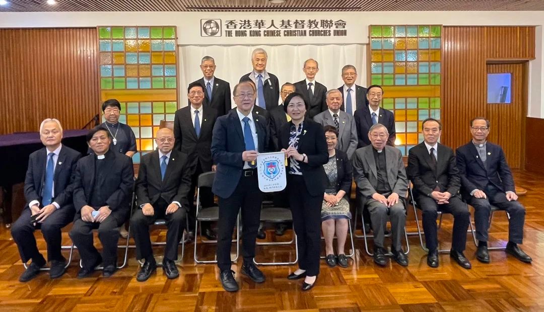 Rev. Xu Yulan (right in the middle), chairman of Shanghai TSPM, led a delegation to visit the Hong Kong Chinese Christian Churches Union (HKCCCU) in Hong Kong during November 6 to 11, 2023.