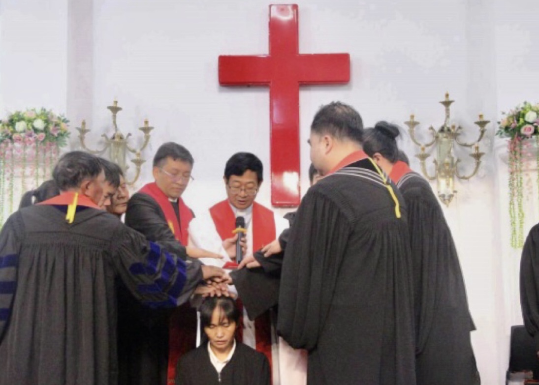 The pastorate of Yunnan Provincial CC&TSPM ordained a female elder at the Gospel Church of Simao District in Pu’er City, Yunnan Province, on November 19, 2023.