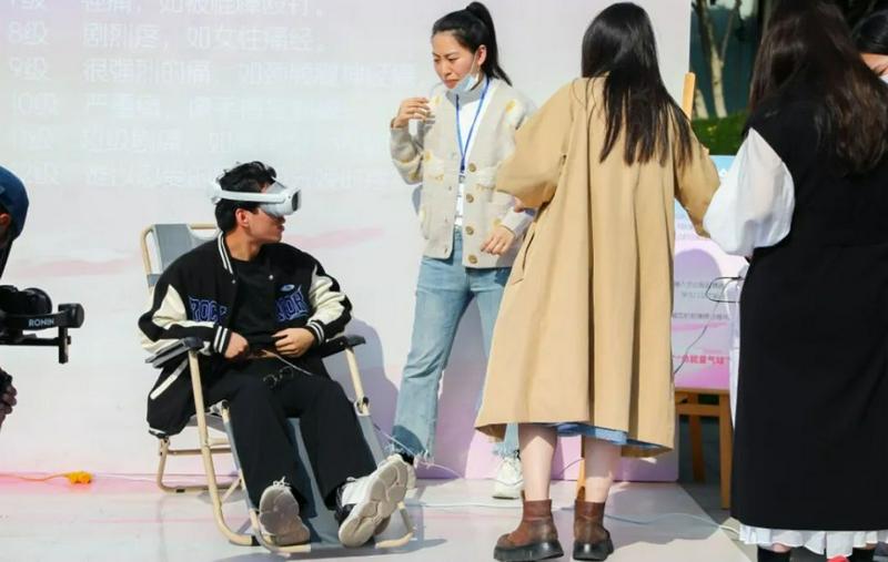 A participant experienced a simulated childbirth process and feel the hardships involved at an experiential event for its "Earth Sprout" project in Hangzhou City, Zhejiang Province, on November 23, 2023.