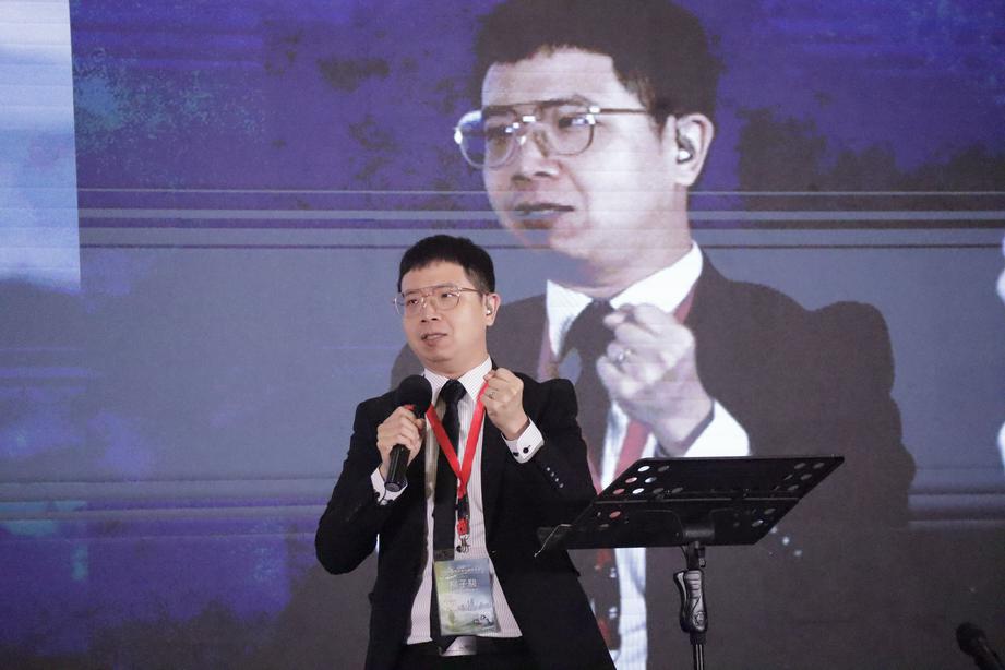 Rev. Liu Abraham from Taipei Revival Church discussed the possibility of harmonious cooperation between young pastors and the older generation at the Second Impact Asia Alliance Summit on November 3 in Jakarta, Indonesia.