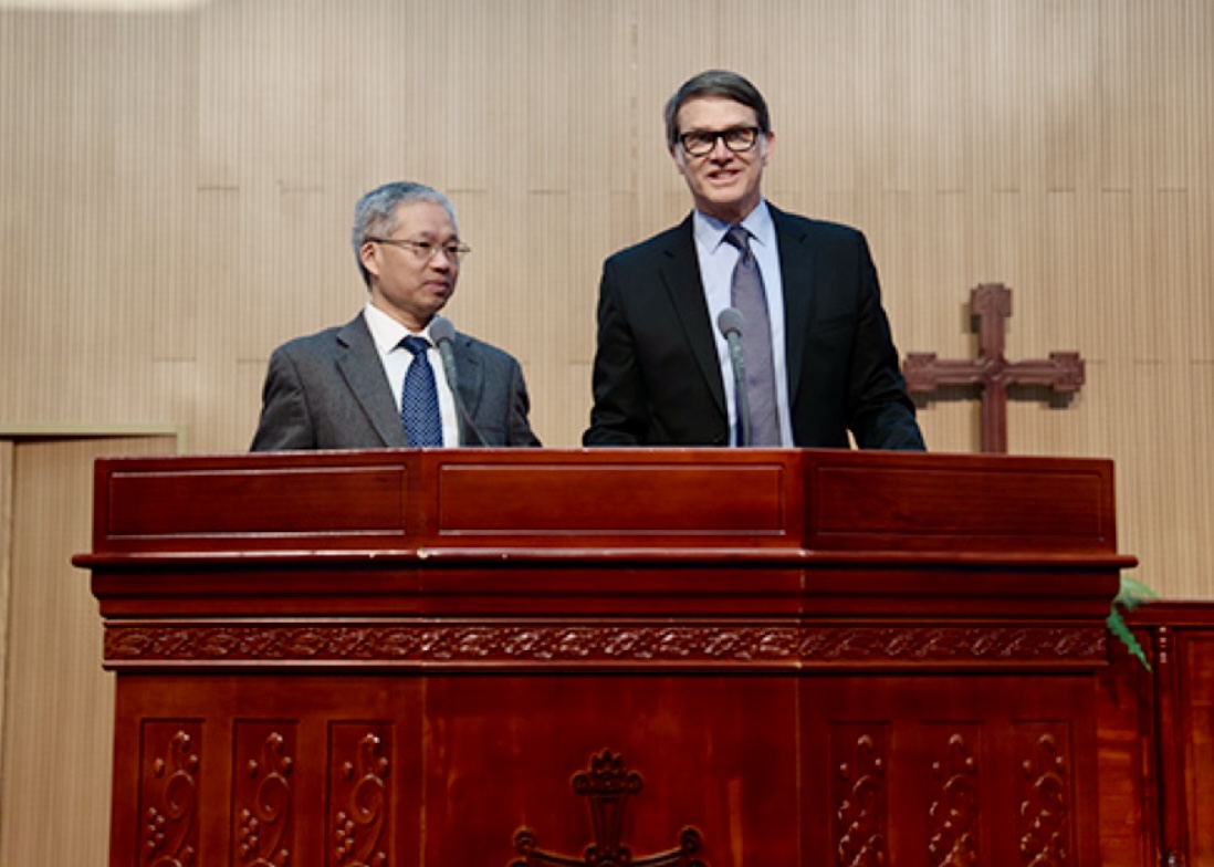 Rev. Andrew Palau, an evangelist of the Luis Palau Association (LPA), preached during the morning prayer meeting at the auditorium of the Nanjing Union Theological Seminary in Nanjing City, Jiangsu Province, on December 8, 2023.