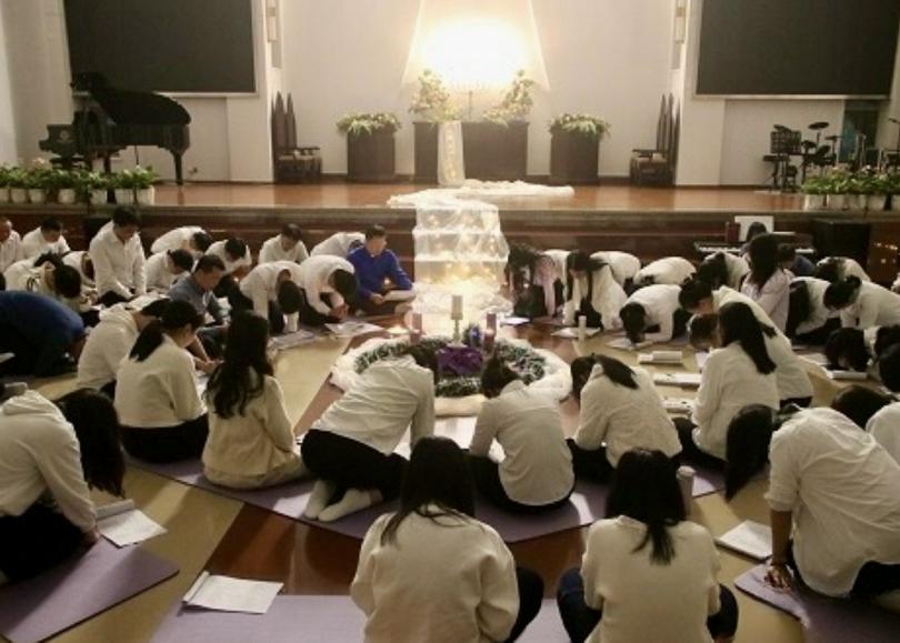 The faculty and students from Guangdong Union Theological Seminary participated in a prayer meeting themed "Make Your Face Shine Upon Us" at Union Church in Guangzhou City, Guangdong Province, on December 6, 2023.