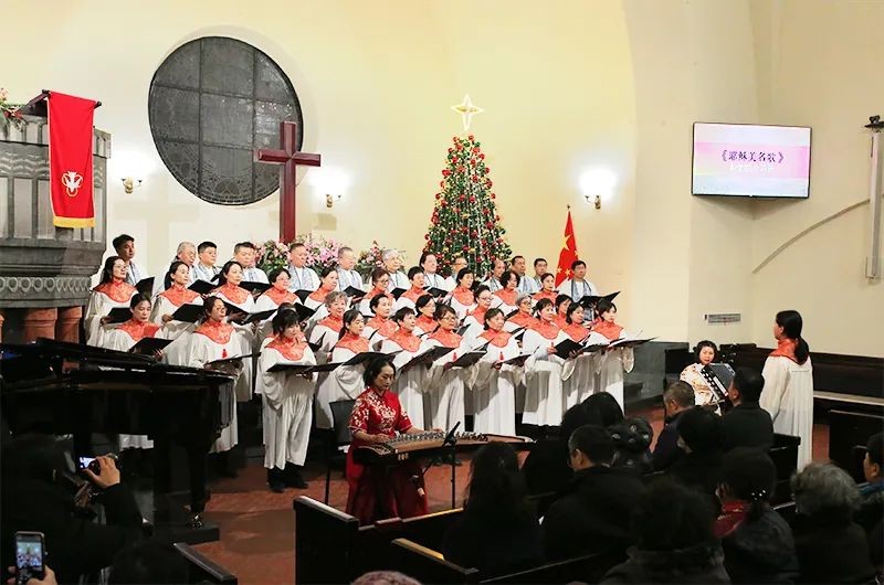 A choir performed during Jiangsu Road Church's 115th anniversary sacred music worship event in Qingdao City, Shandong Province, on December 10, 2023.