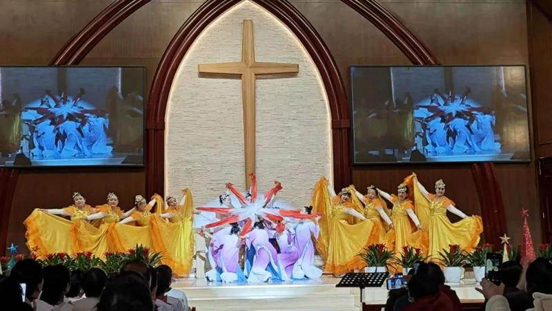 Believers performed dances to celebrate Christmas in the Gospel Church in Daxing District, Beijing City, on December 25, 2023.