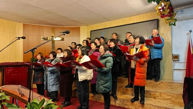 Believers performed a choir to celebrate Christmas at the Nanyuan Church in Beijing on December 24, 2023.