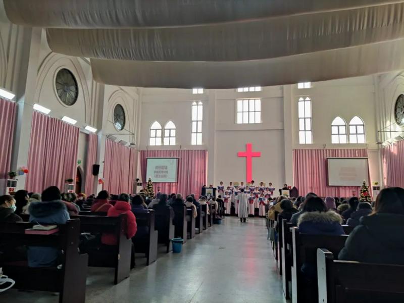 The Sheshanxingcheng Church held a themed Sunday service, "Today, a Savior is born for you," in Xixia District, Nanjing City, Jiangsu Province, on December 24, 2023.