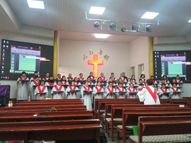 The choir performed to celebrate Christmas at the Fulinbao Church in Baoji City, Shaanxi Province, from December 24-25, 2023.