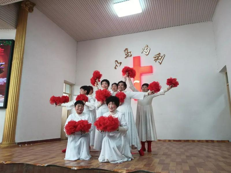 The elderly fellowship of the Fulinbao Church performed a dance to celebrate Christmas in Baoji City, Shaanxi Province, from December 24-25, 2023.
