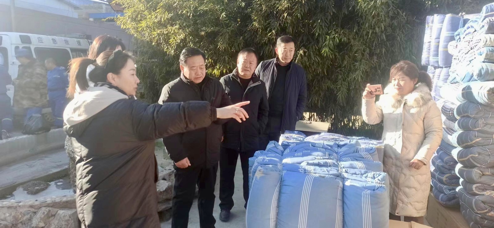 Disaster relief materials in Linfen City, Shanxi Province, were gathered to be sent to the earthquake-stricken area. 