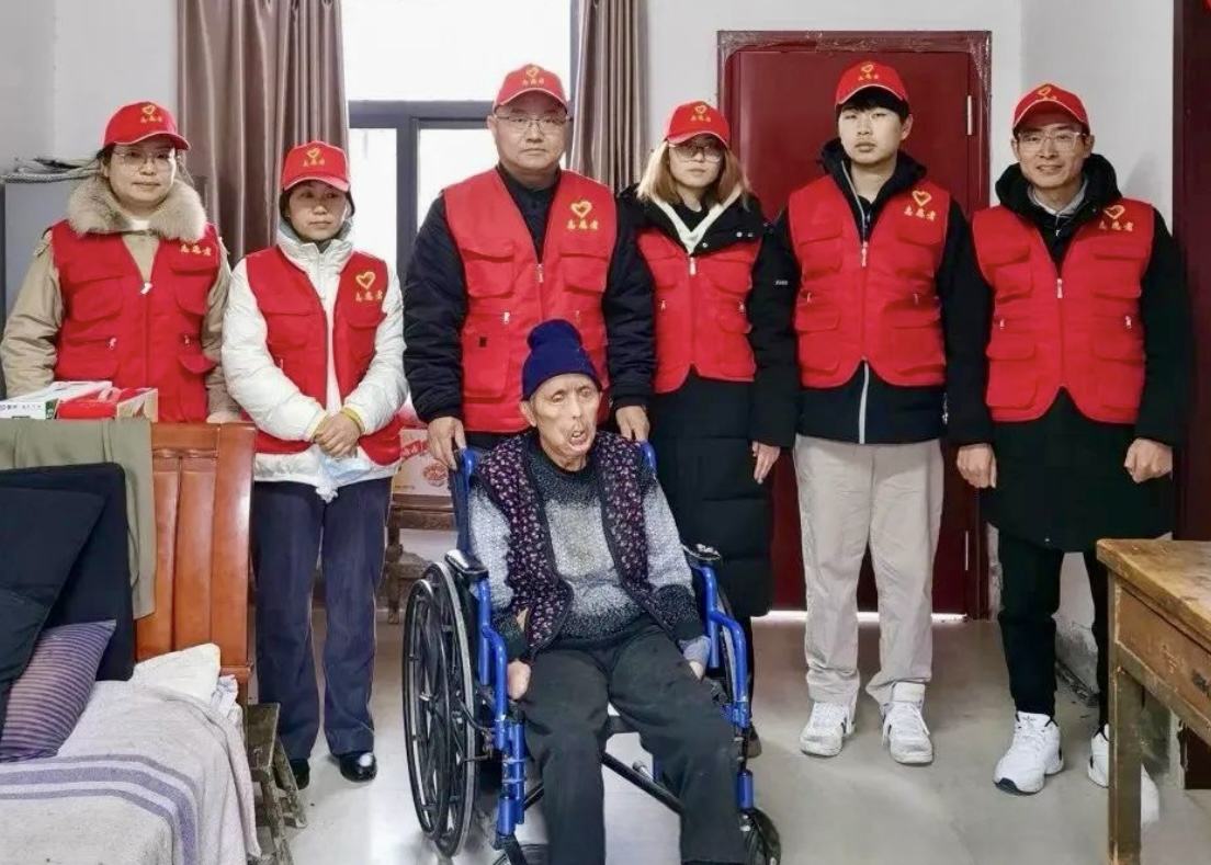Together with its charity partner’s volunteers, Reed's Home in Zhenjiang City paid a visit to two elderly long-term residences in a local leprosy sanatorium in Zhenjiang City, Jiangsu Province, on January 18, 2024.