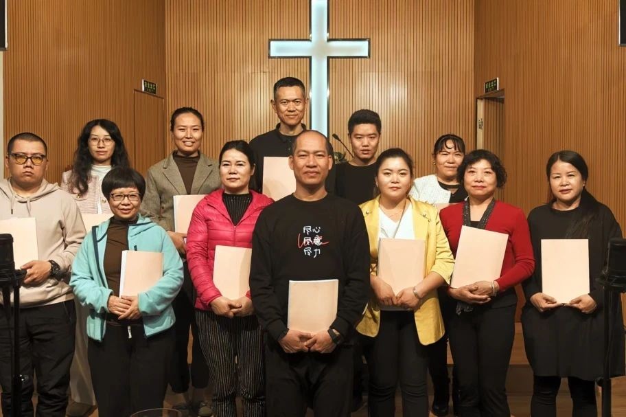 The Jianggao Church held a commencement ceremony for the first session of the themed volunteer training on "Refined Pastoral Care," in Guangzhou City, Guangdong Province, on January 18, 2024.