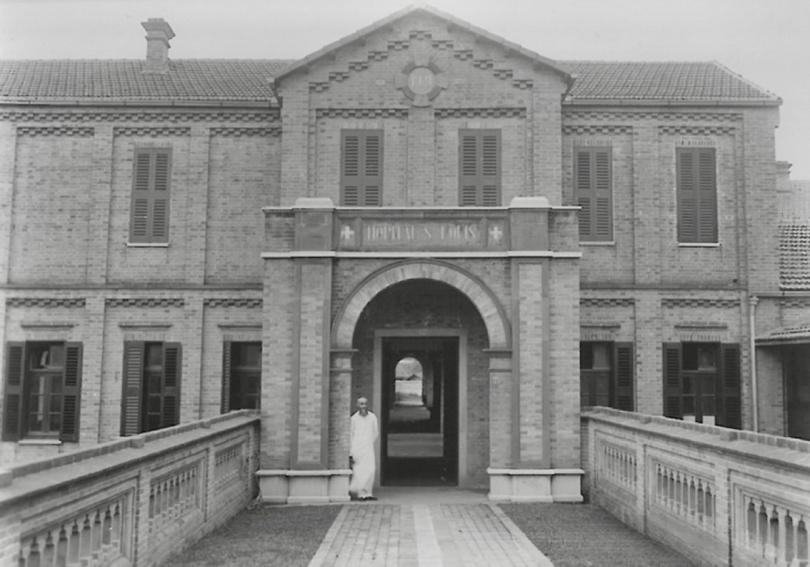 A picture of the gate of the Nanchang St. Louis Hospital, the former of the Third Hospital of Nanchang, Jiangxi Province