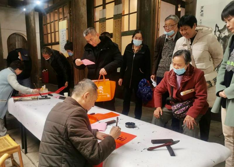 The Christian calligraphy lovers created and distributed free Spring Festival couplets to believers during the Spring Festival calligraphy exhibition held by the Huaxiang Church in Fuzhou City, Fujian Province, on February 4, 2024.