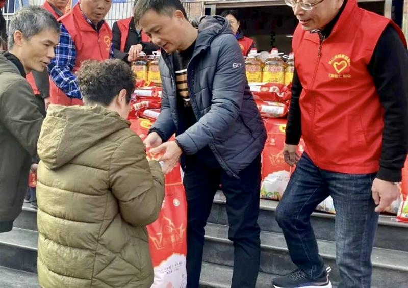 The charity organization of Wenfeng Church in Dongshan County, Zhangzhou City, Fujian Province, distributed food to the impoverished and disabled on February 3, 2024.